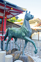 写真:神馬像(しんめぞう) 写真:神馬像(しんめぞう)