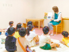 写真:おはなし会の様子